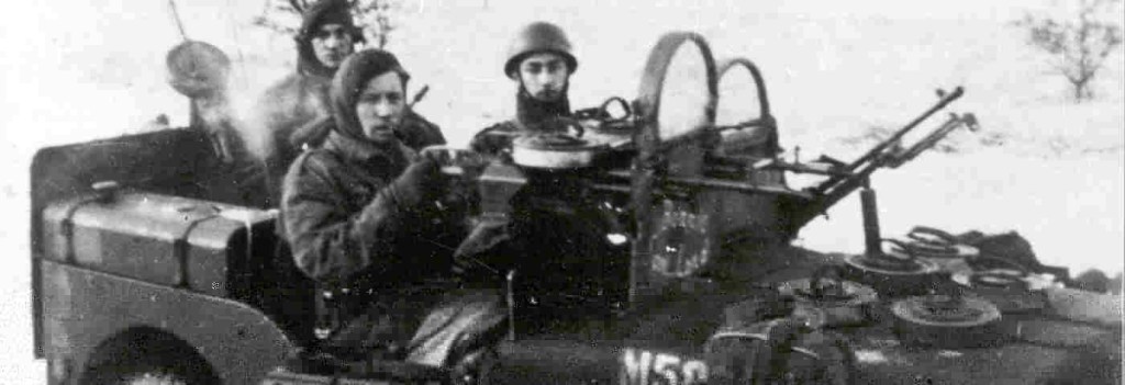 This image has an empty alt attribute; its file name is jeep-met-militairen-in-oostwold.jpg